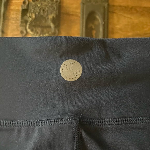 Threads for Thought Rita Pocket High Rise 7/8 Sport Legging 24" Navy, Size S - Picture 7 of 8